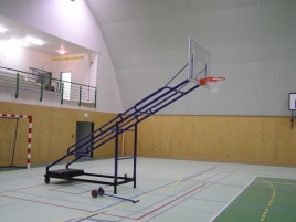 Basketbalová konstrukce pojízdná sklopná vysazení 2 m